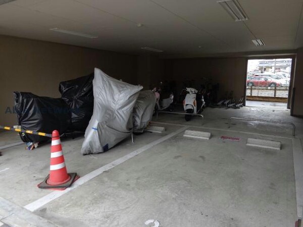 バイク置き場(バイク置場)