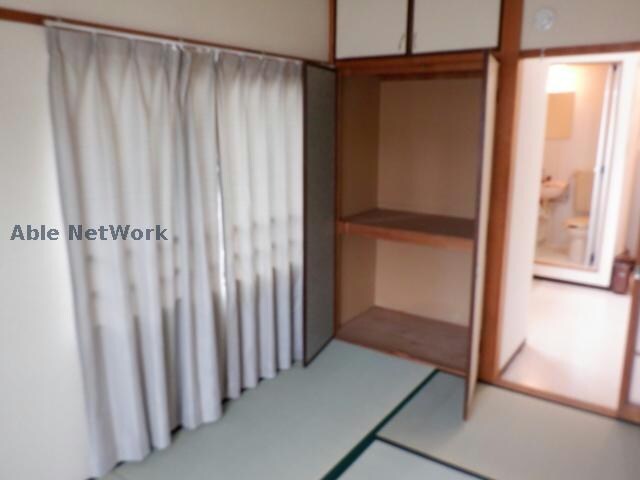 収納(同型モデル ※窓はありません。)