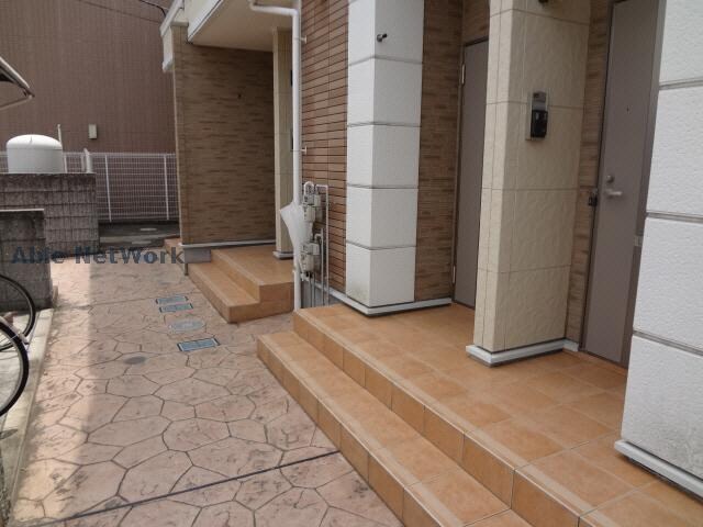 物件外観写真4　(玄関)