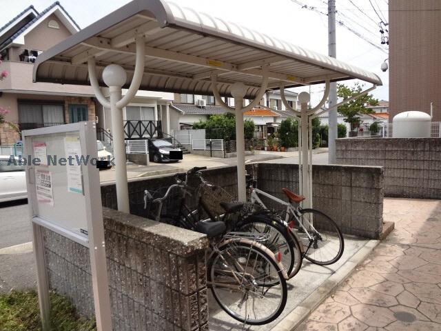 物件外観写真5　(駐輪場)