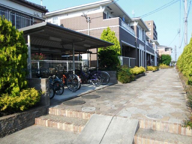 物件外観写真3　(駐輪場)