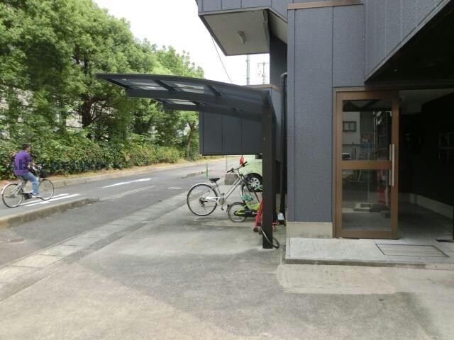 物件外観写真5　(駐輪場)