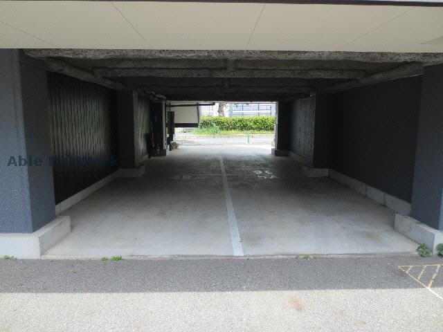 物件外観写真6　(駐車場)