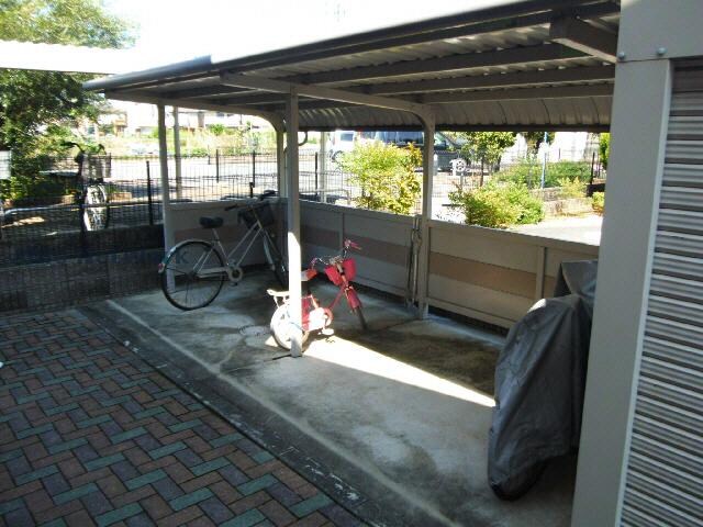 物件外観写真5　(駐輪場)