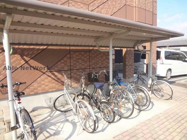 物件外観写真3　(駐輪場)