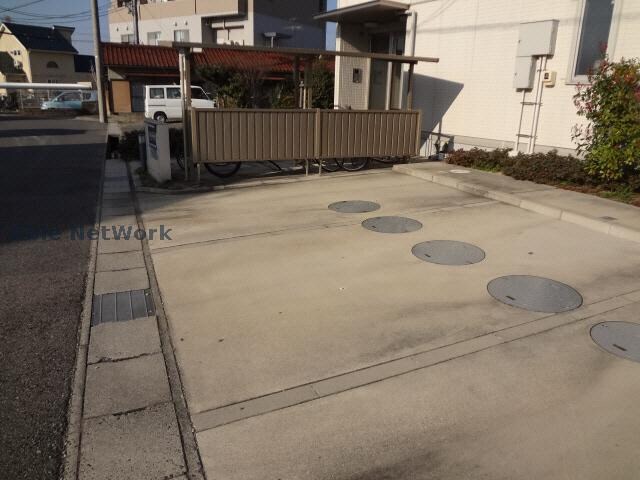 物件外観写真6　(駐車場)