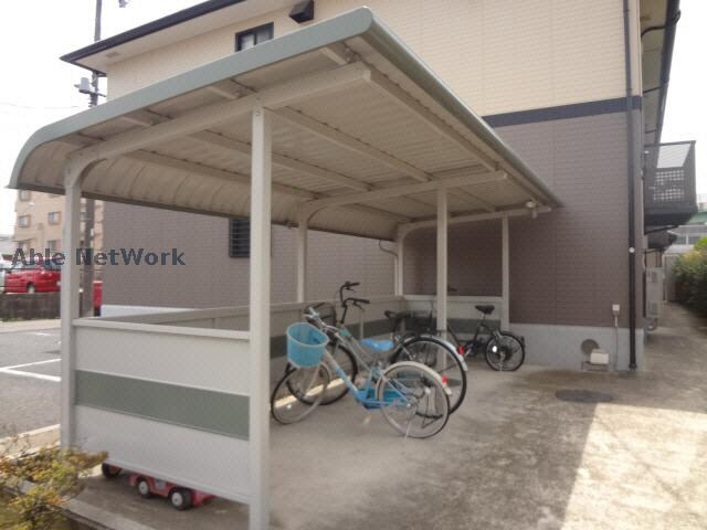 物件外観写真4　(駐輪場)
