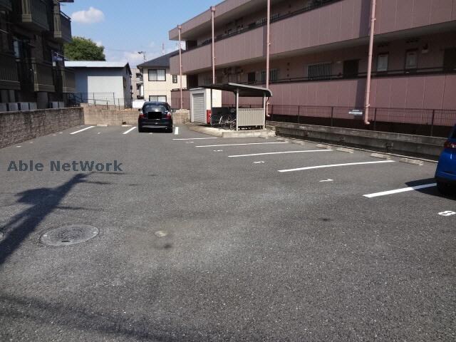 物件外観写真4　(駐車場)