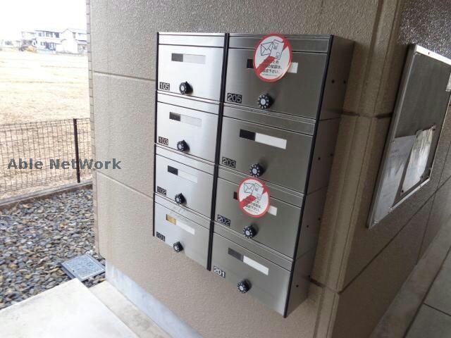 物件外観写真4　(郵便受け)