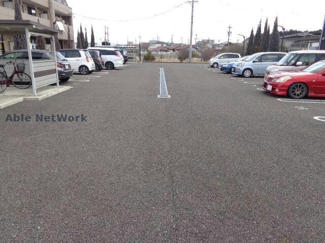 物件外観写真6　(駐車場)