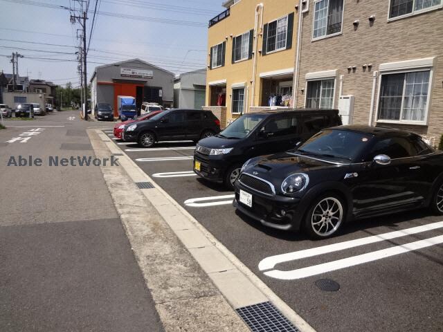 物件外観写真3　(駐車場)