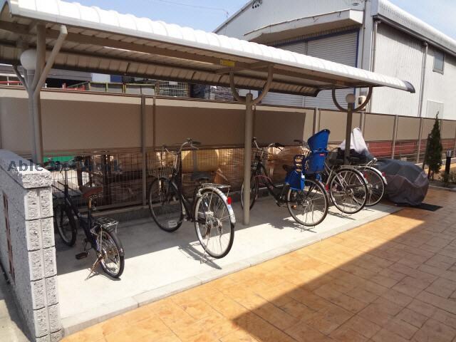 物件外観写真4　(駐輪場)