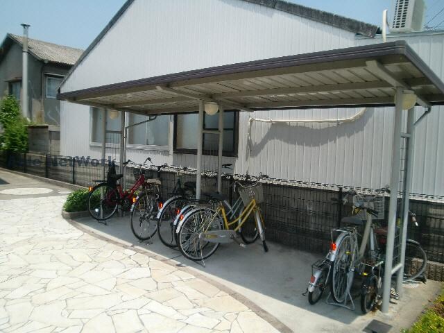 物件外観写真4　(駐輪場)