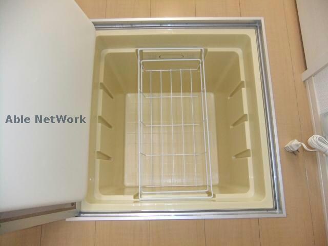 物件内観写真11　(床下収納)