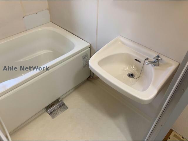 物件内観写真20　(洗面台（浴室内に有り）)