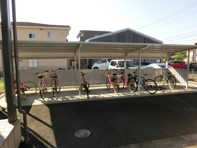 物件外観写真3　(駐輪場)