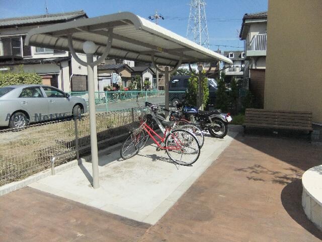 物件外観写真3　(駐輪場)