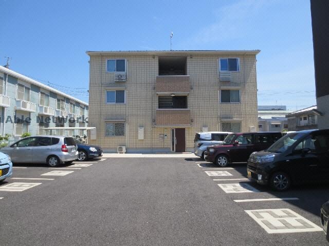 物件外観写真3　(駐車場)