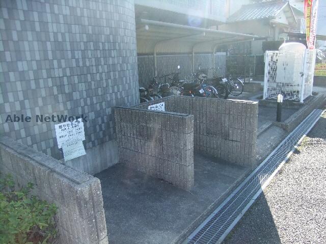 物件外観写真3　(ゴミ置場)