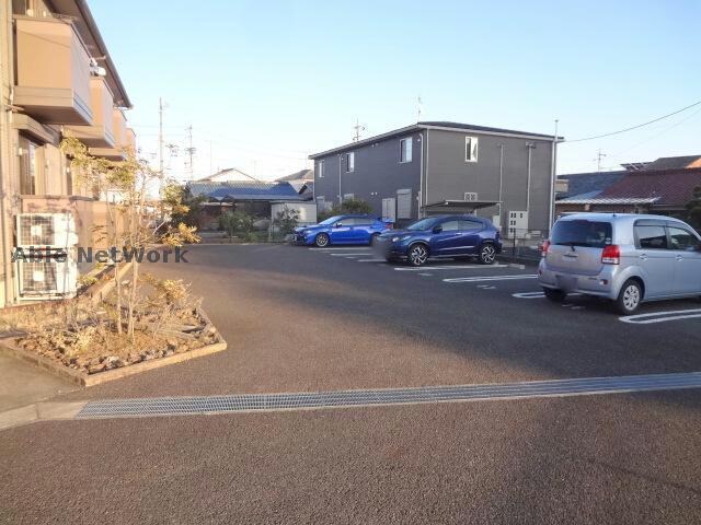 物件外観写真2　(駐車場)