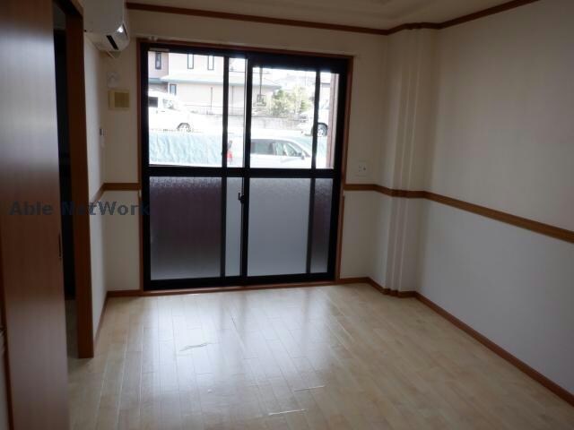 物件内観写真2　(同型モデル)