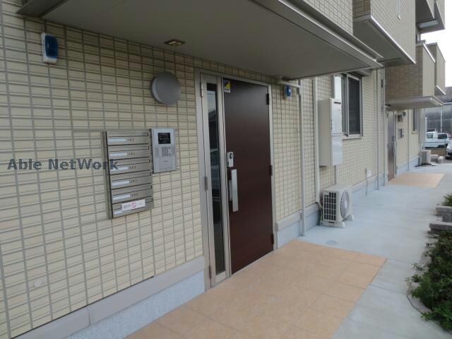 物件外観写真3　(エントランス)