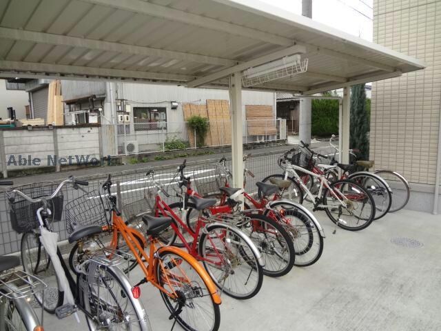 物件外観写真4　(駐輪場)