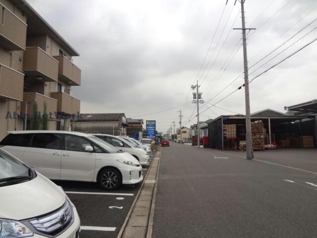 物件外観写真5　(駐車場)