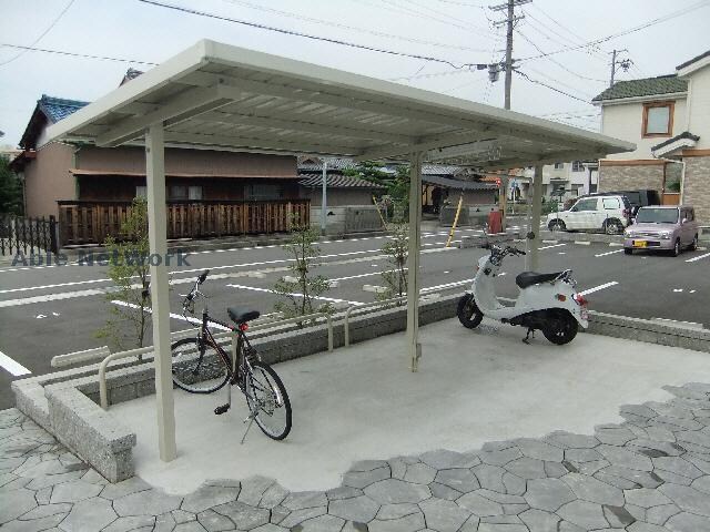 物件外観写真3　(駐輪場)