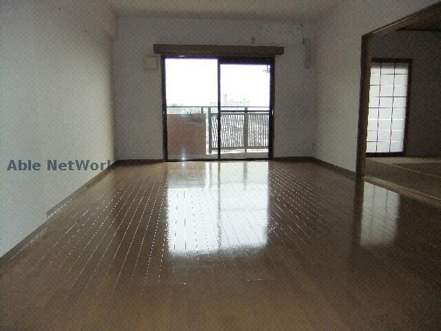 物件内観写真2　(リビング)