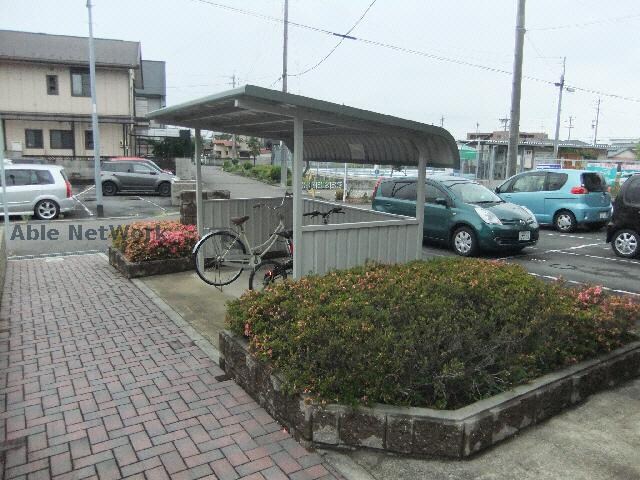 物件外観写真4　(駐輪場)