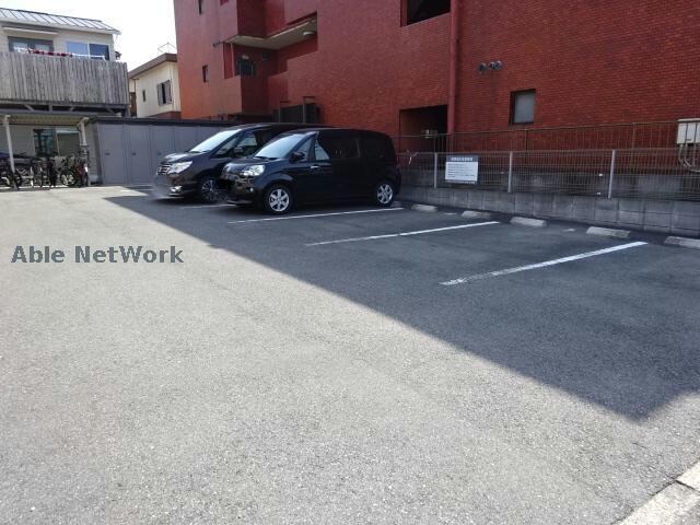 物件外観写真5　(駐車場)