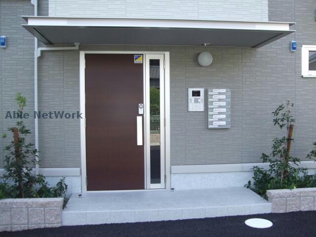 物件外観写真3　(エントランス)