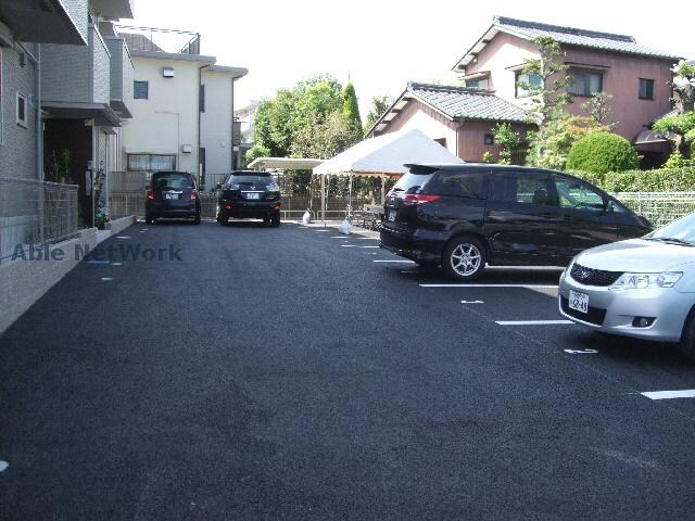 物件外観写真5　(駐車場)