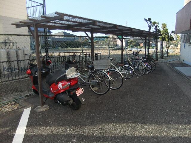 物件外観写真4　(駐輪場)