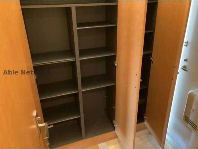 物件内観写真24　(玄関収納)