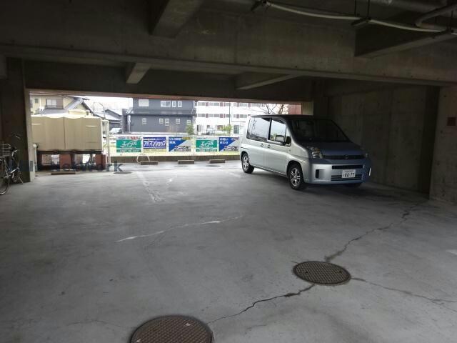 物件外観写真2　(駐車場)
