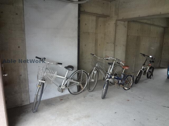 物件外観写真3　(駐輪場)