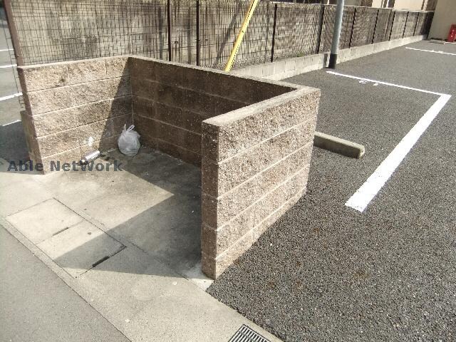 物件外観写真5　(ゴミ置場)