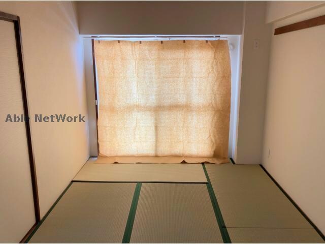 物件内観写真9　(同型モデル/和室6帖)