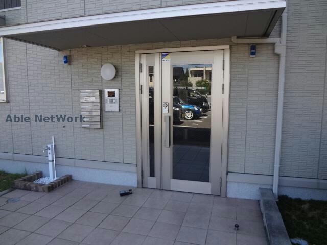 物件外観写真2　(エントランス)