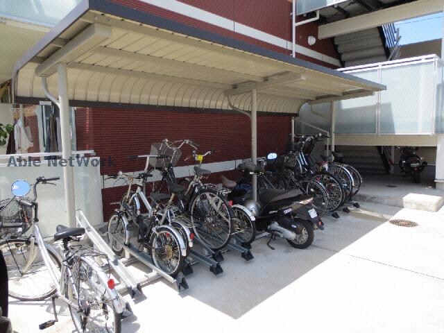物件外観写真3　(駐輪場)