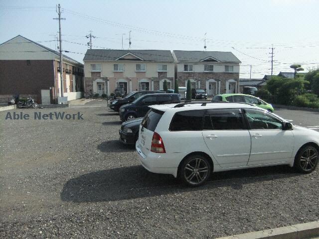 物件外観写真3　(駐車場)