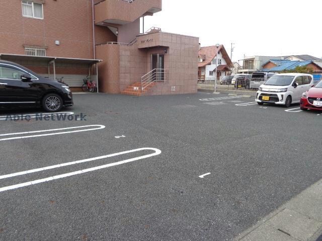 物件外観写真6　(駐車場)