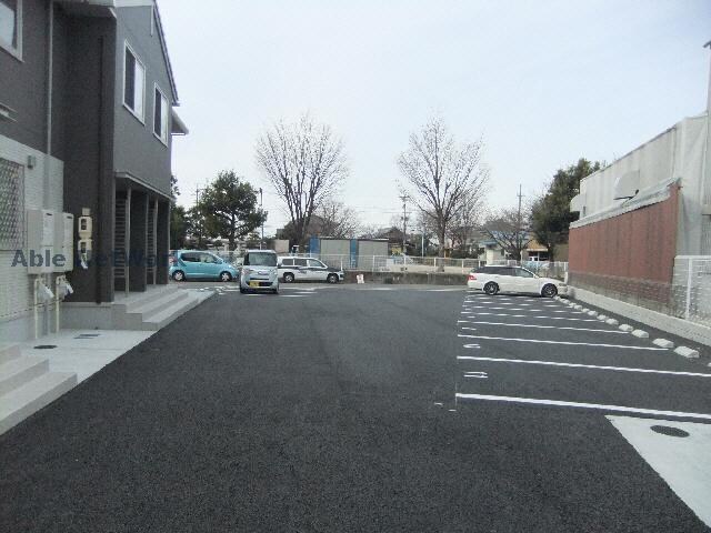 物件外観写真4　(駐車場)