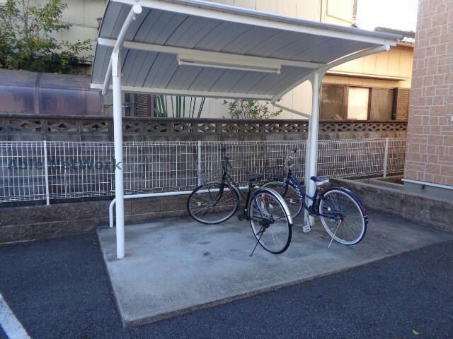 物件外観写真4　(駐輪場)