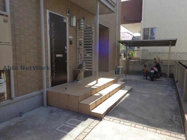 物件外観写真2　(エントランス)