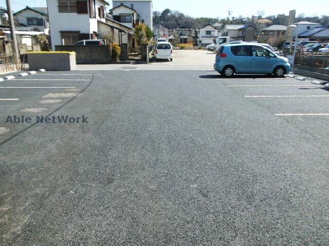 物件外観写真5　(駐車場)