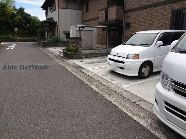 物件外観写真2　(駐車場)