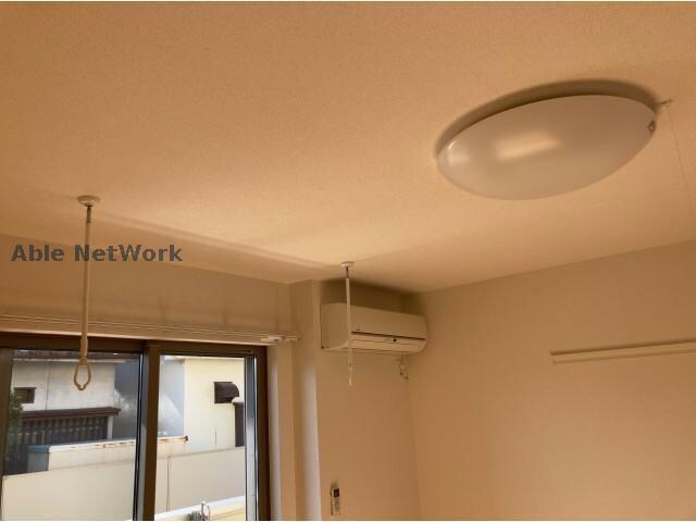 その他設備(室内物干し＆照明器具)